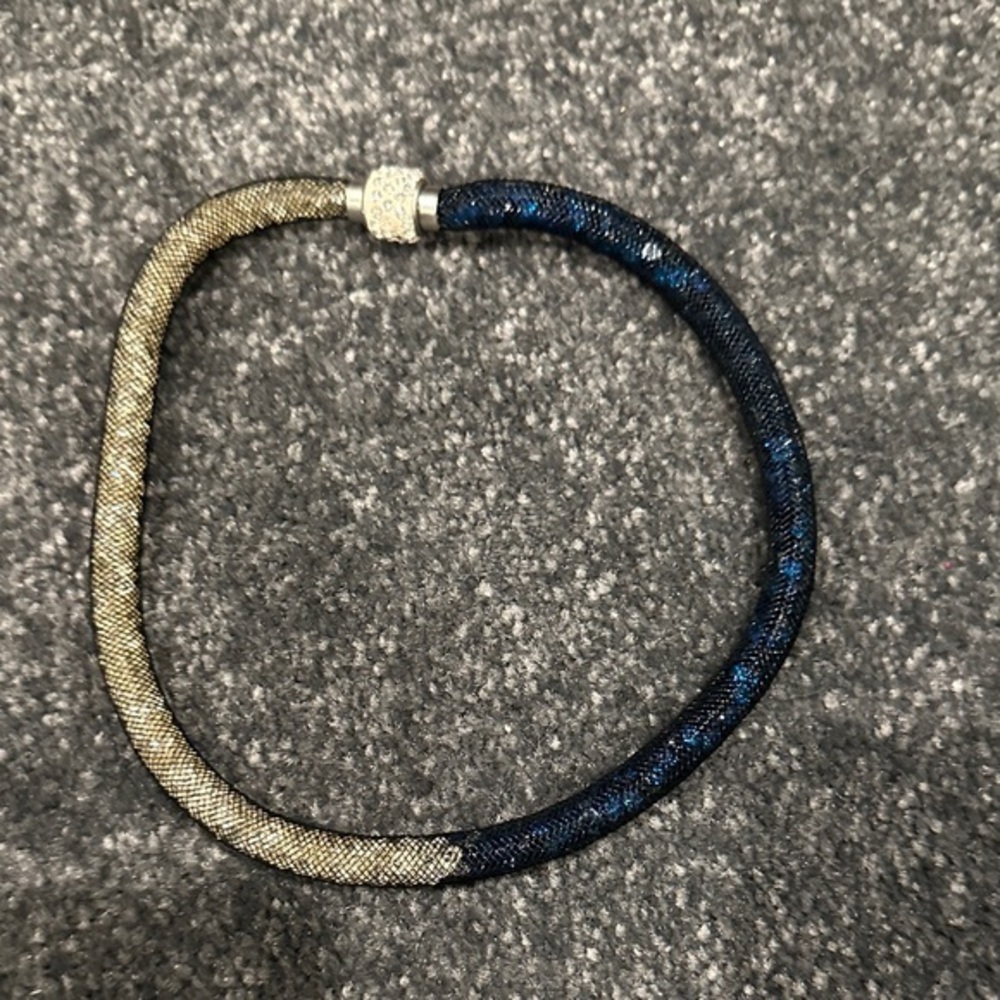 Two-Tone Metallic Mesh Necklace - Gold & Navy magnetic clasp